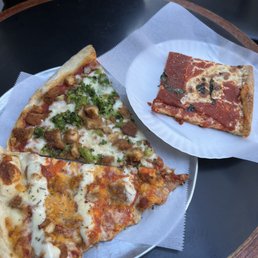 Front Street Pizza: Where Flavor Meets Community