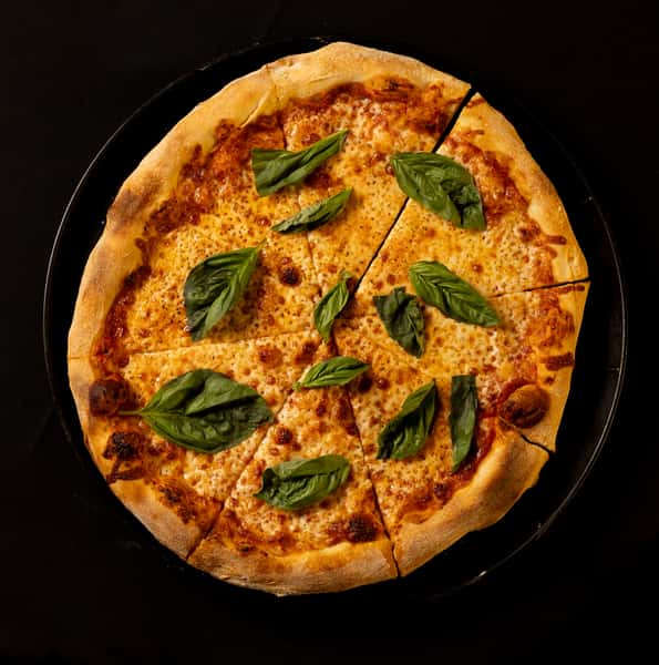Casa De Pizza: Bringing Home to Your Plate